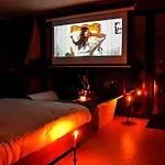 L\'Escale Royale : jacuzzi&terrace on the water