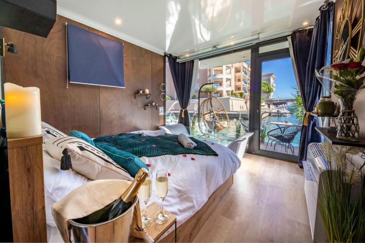 L'escale Royale : Jacuzzi&terrace On The Water