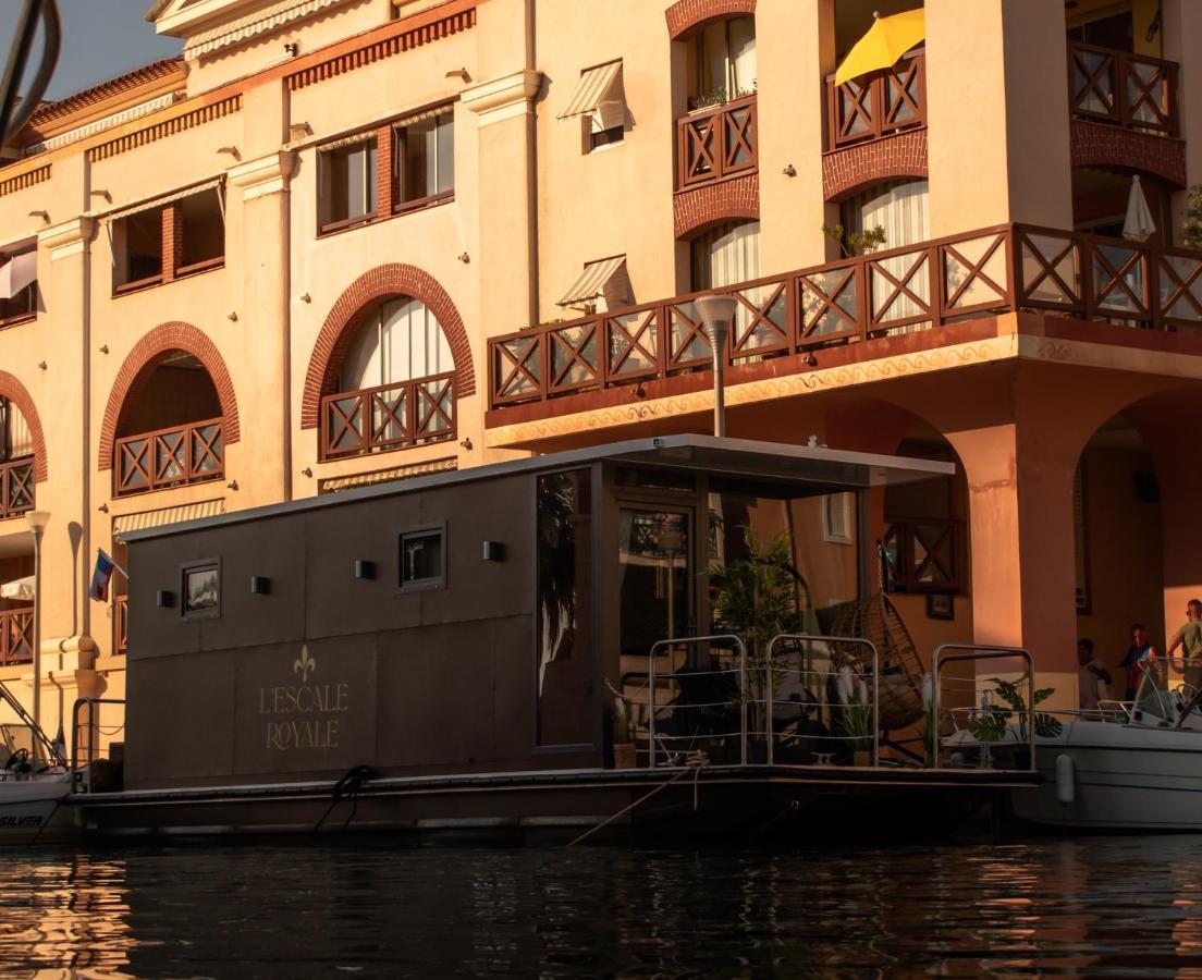 L'escale Royale : Jacuzzi&terrace On The Water Botel Fréjus