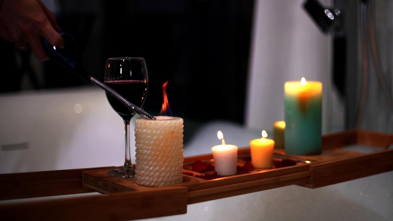 L'escale Royale : Jacuzzi&terrace On The Water