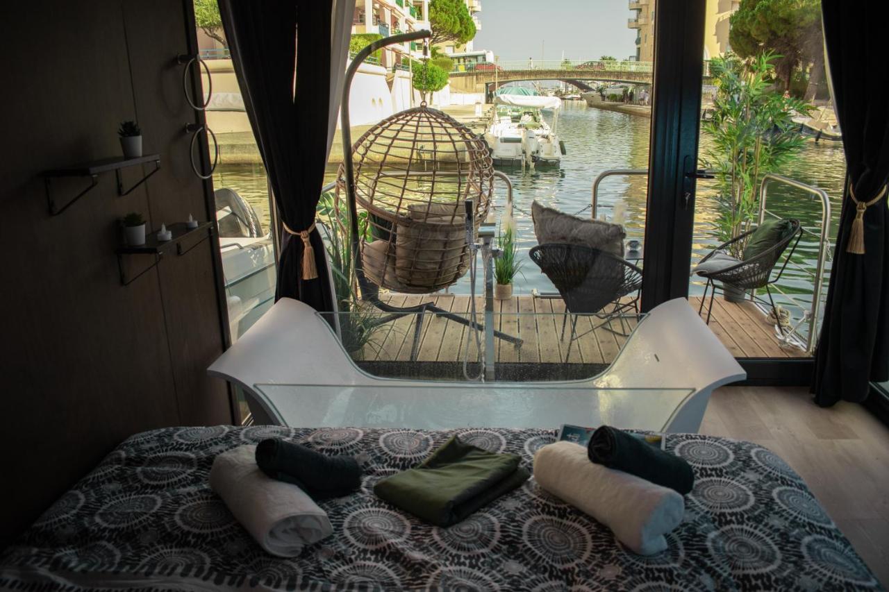 L'escale Royale : Jacuzzi&terrace On The Water Botel *